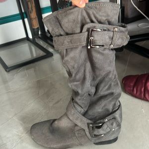 Cute boots! Grey
